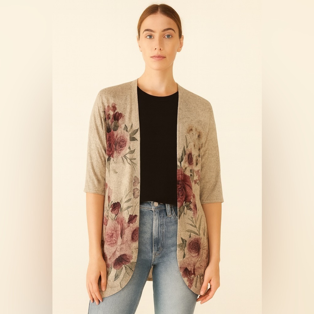 Like new Live in the Moment women's floral long open cardigan 1/2 sleeves